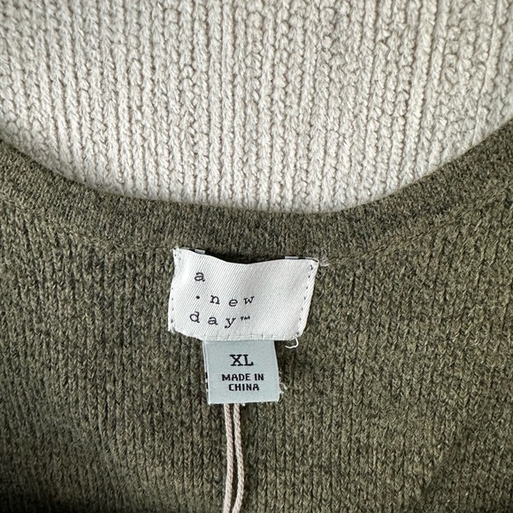 a new day  Scoop Neck Sweater Tank Top - Picture 3 of 4